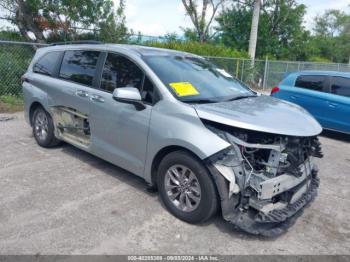  Salvage Toyota Sienna