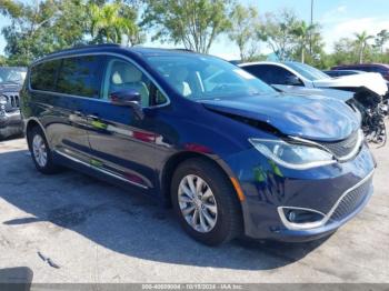  Salvage Chrysler Pacifica