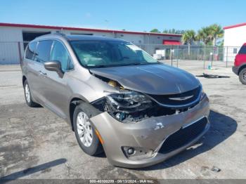  Salvage Chrysler Pacifica