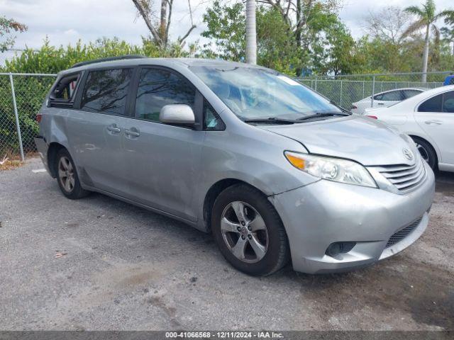  Salvage Toyota Sienna