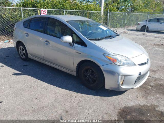  Salvage Toyota Prius