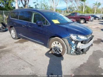  Salvage Chrysler Pacifica