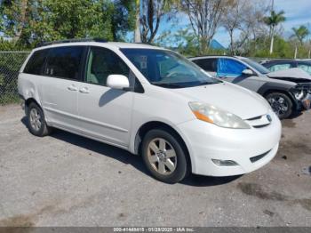  Salvage Toyota Sienna