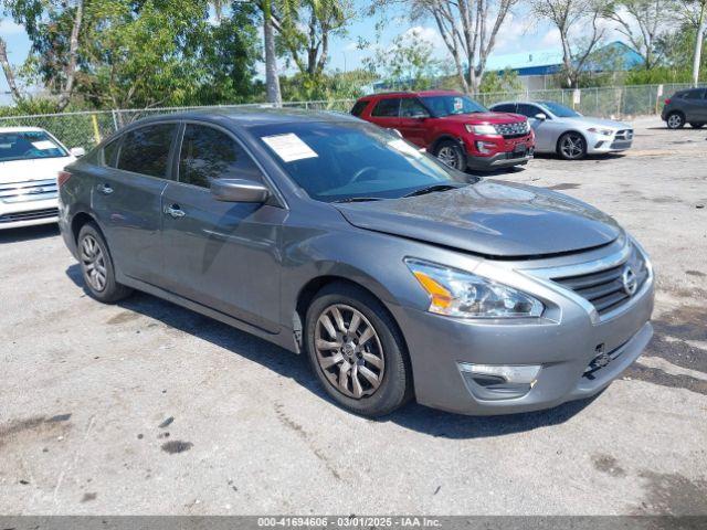  Salvage Nissan Altima