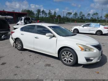  Salvage Nissan Altima
