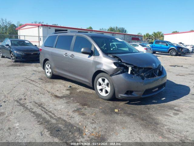  Salvage Toyota Sienna