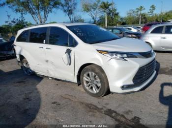  Salvage Toyota Sienna
