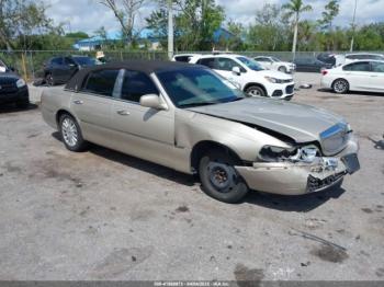  Salvage Lincoln Towncar
