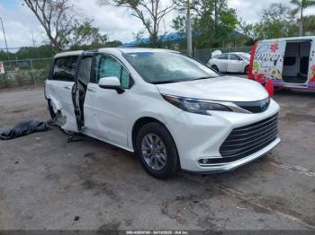  Salvage Toyota Sienna