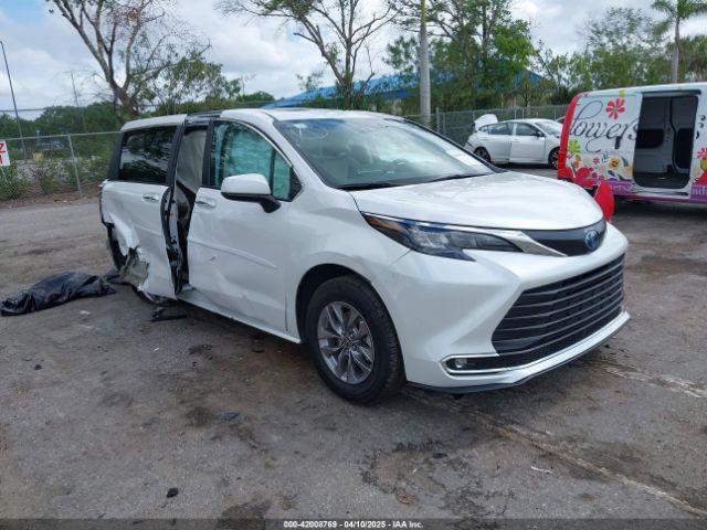  Salvage Toyota Sienna