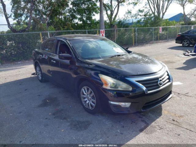  Salvage Nissan Altima
