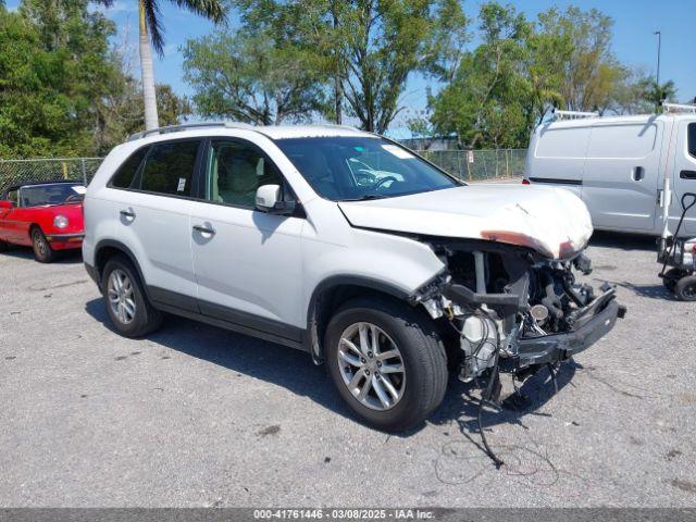  Salvage Kia Sorento