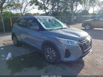  Salvage Nissan Kicks