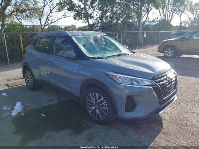  Salvage Nissan Kicks