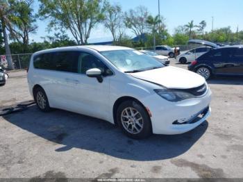  Salvage Chrysler Pacifica