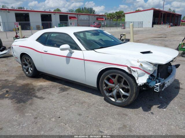  Salvage Dodge Challenger