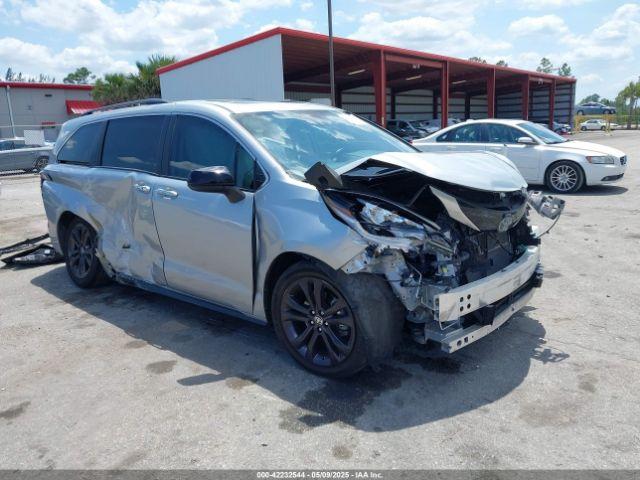  Salvage Toyota Sienna