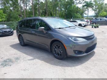  Salvage Chrysler Pacifica