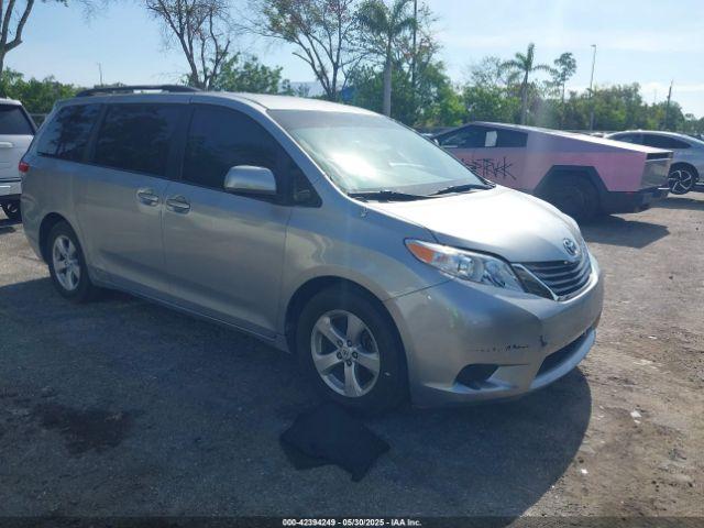  Salvage Toyota Sienna