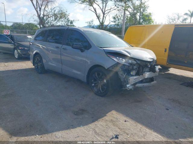  Salvage Toyota Sienna