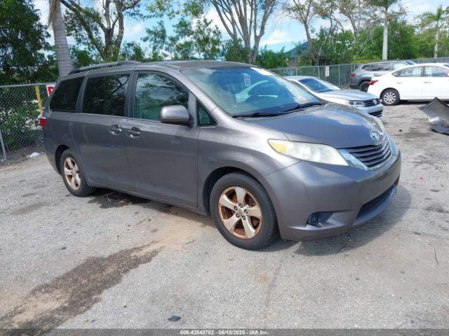  Salvage Toyota Sienna