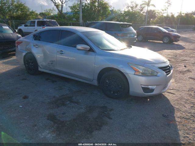  Salvage Nissan Altima