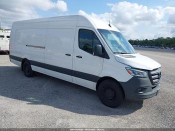  Salvage Mercedes-Benz Sprinter 2500