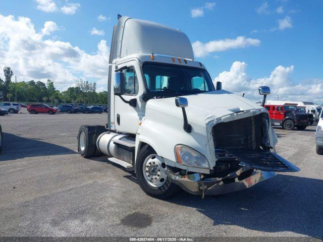  Salvage Freightliner Cascadia 125