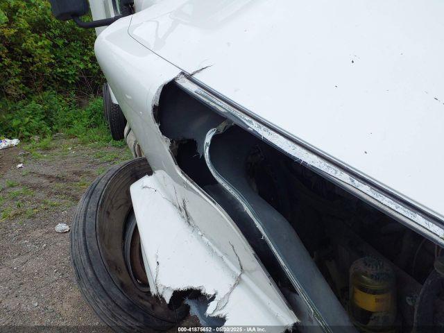  Salvage Volvo Vn