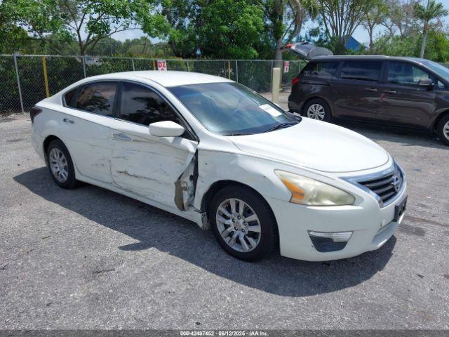  Salvage Nissan Altima