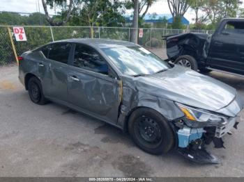 Salvage Nissan Altima