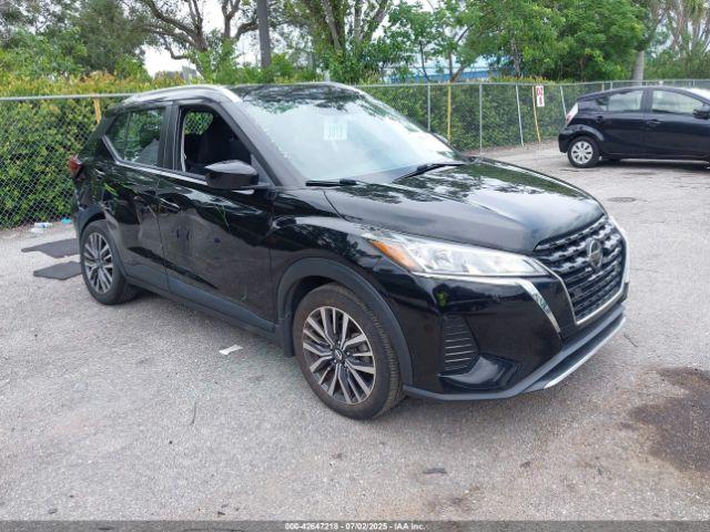  Salvage Nissan Kicks