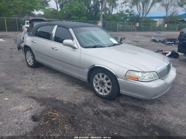  Salvage Lincoln Towncar