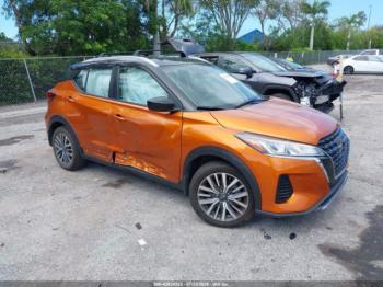  Salvage Nissan Kicks