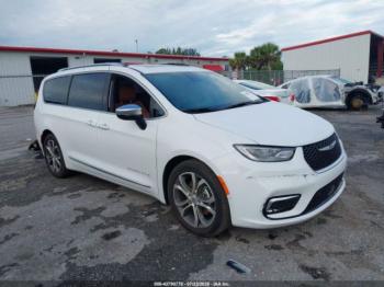  Salvage Chrysler Pacifica