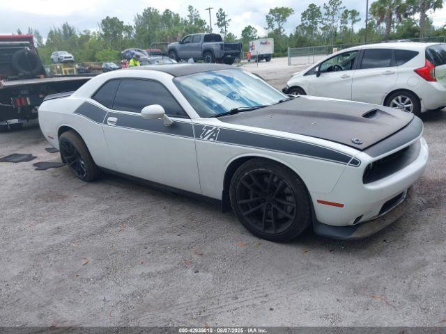  Salvage Dodge Challenger