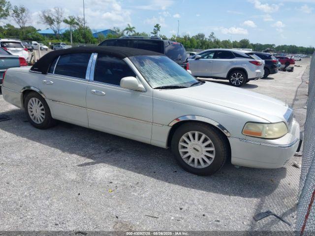  Salvage Lincoln Towncar