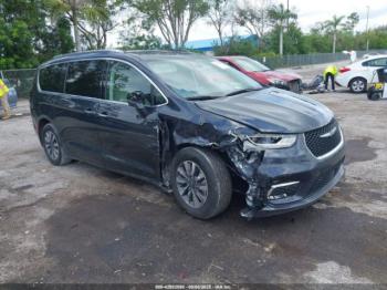  Salvage Chrysler Pacifica