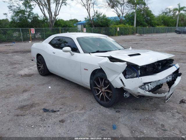  Salvage Dodge Challenger