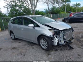  Salvage Toyota Prius v