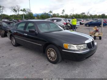  Salvage Lincoln Towncar