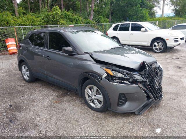  Salvage Nissan Kicks