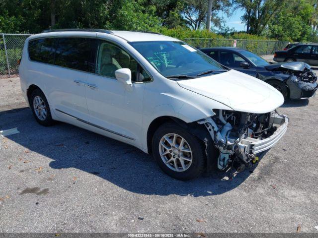  Salvage Chrysler Pacifica