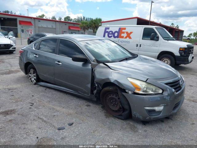  Salvage Nissan Altima