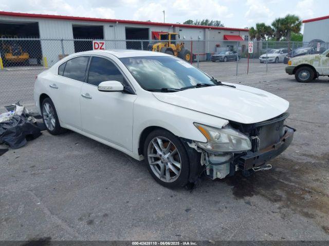  Salvage Nissan Maxima