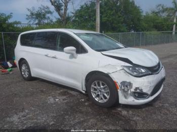  Salvage Chrysler Pacifica