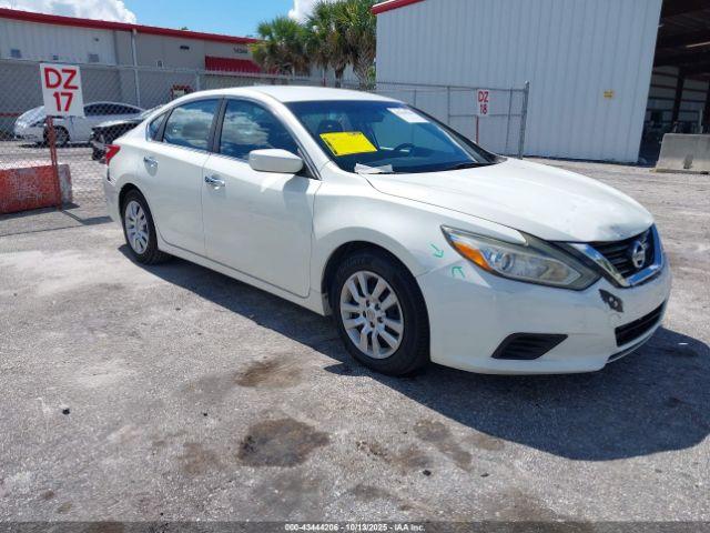  Salvage Nissan Altima
