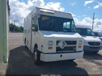  Salvage Freightliner Chassis