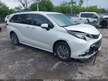  Salvage Toyota Sienna