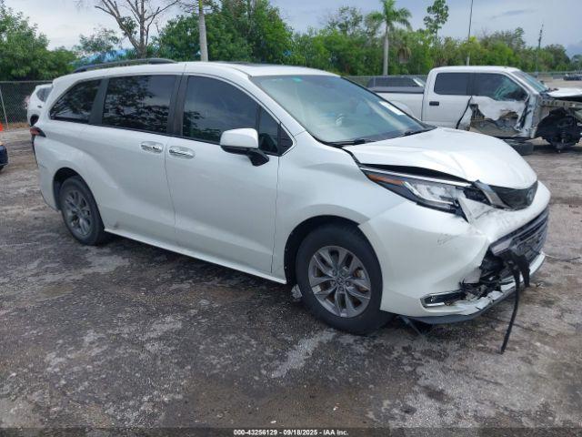  Salvage Toyota Sienna